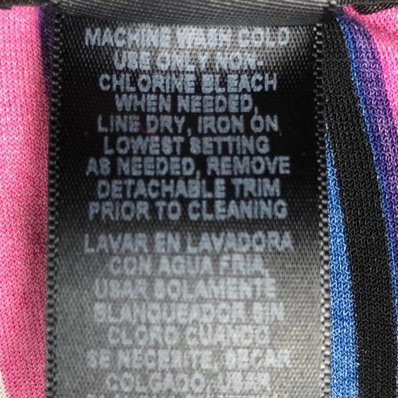 Bisou Bisou mini dress cap sleeve V neck geo print. Size: 4 - Picture 11 of 11